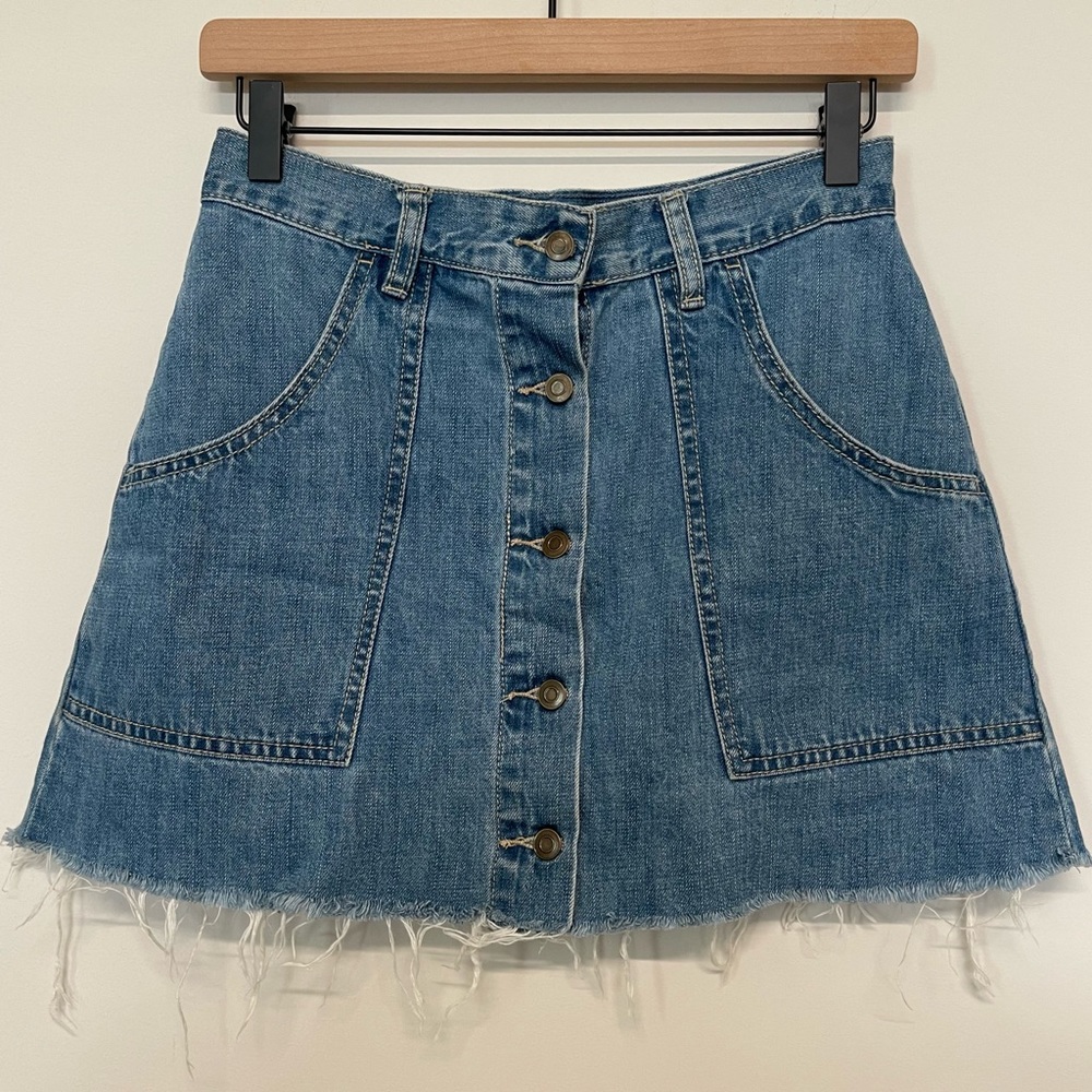 Free People Denim Mini Skirt Distressed Medium Blue With Buttons Women’s Size 2